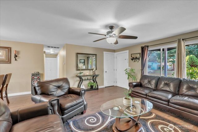 31212 9th Avenue S, Federal Way, WA 98003