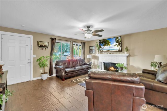 31212 9th Avenue S, Federal Way, WA 98003