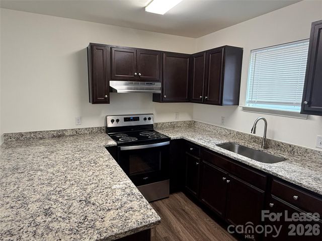 2021 Oakdale Road K, Charlotte, NC 28216