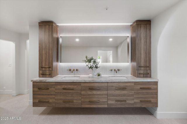 7042 E ORANGE BLOSSOM Lane, Paradise Valley, AZ 85253