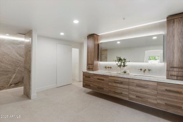 7042 E ORANGE BLOSSOM Lane, Paradise Valley, AZ 85253