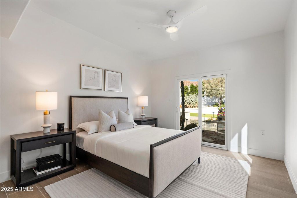 Image 15 of property listing at 7042 E ORANGE BLOSSOM Lane, Paradise Valley, AZ 85253