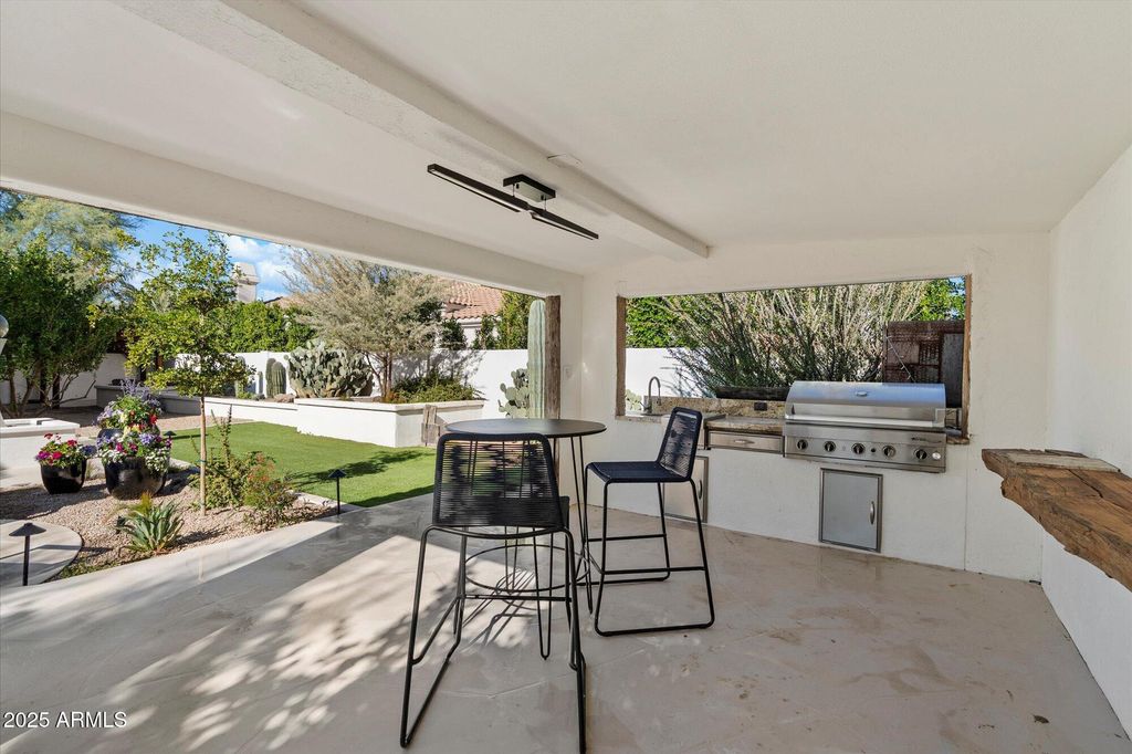 Image 19 of property listing at 7042 E ORANGE BLOSSOM Lane, Paradise Valley, AZ 85253