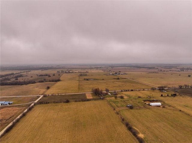 13100 E H Highway, Stockton, MO 65785