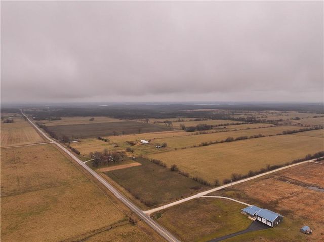 13100 E H Highway, Stockton, MO 65785