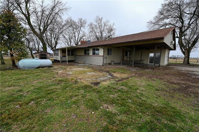 13100 E H Highway, Stockton, MO 65785