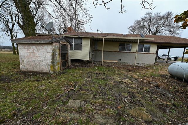 13100 E H Highway, Stockton, MO 65785