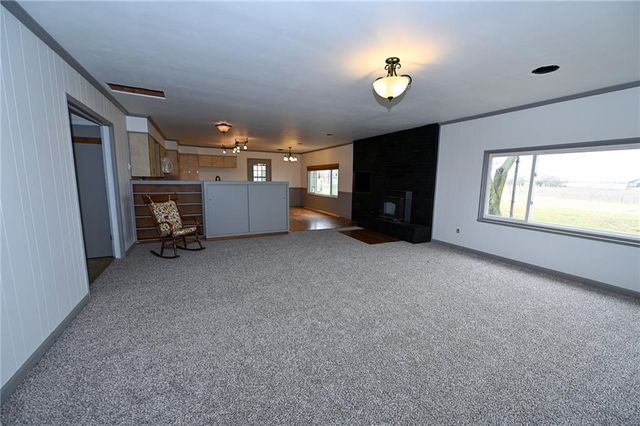 13100 E H Highway, Stockton, MO 65785