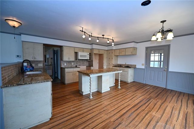 13100 E H Highway, Stockton, MO 65785