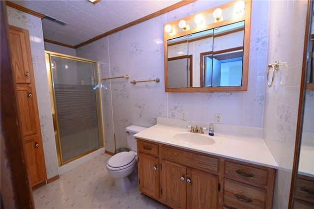 13100 E H Highway, Stockton, MO 65785