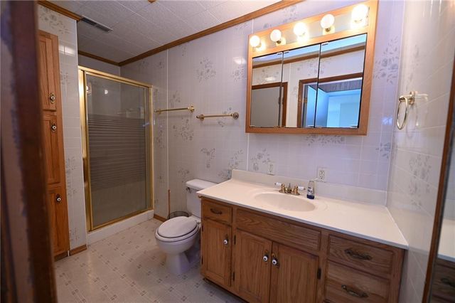 13100 E H Highway, Stockton, MO 65785