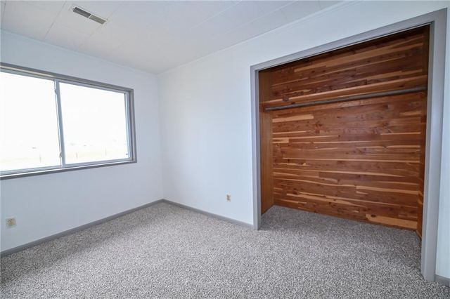 13100 E H Highway, Stockton, MO 65785