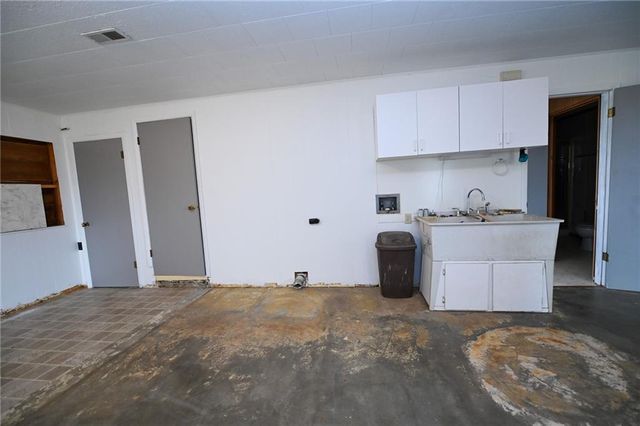 13100 E H Highway, Stockton, MO 65785