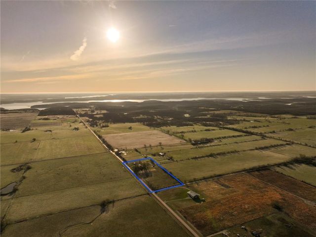 13100 E H Highway, Stockton, MO 65785