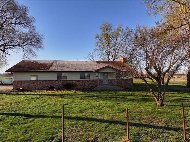 13100 E H Highway, Stockton, MO 65785