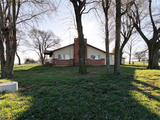 13100 E H Highway, Stockton, MO 65785