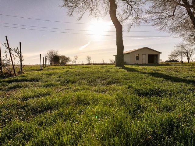 13100 E H Highway, Stockton, MO 65785