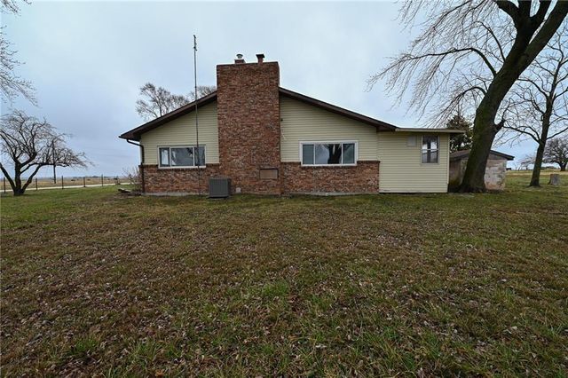 13100 E H Highway, Stockton, MO 65785