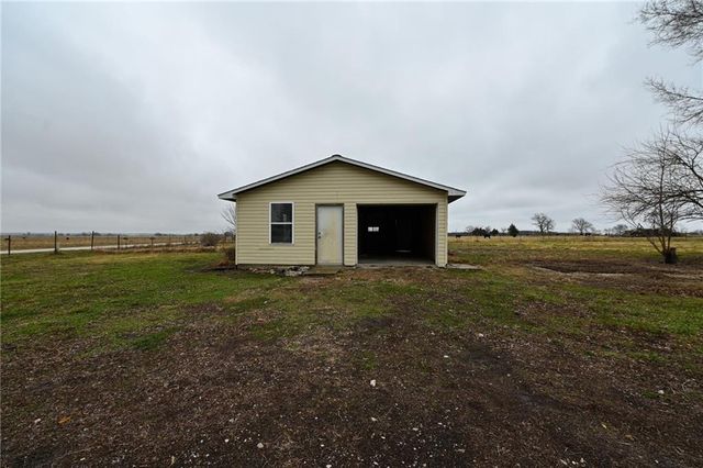 13100 E H Highway, Stockton, MO 65785