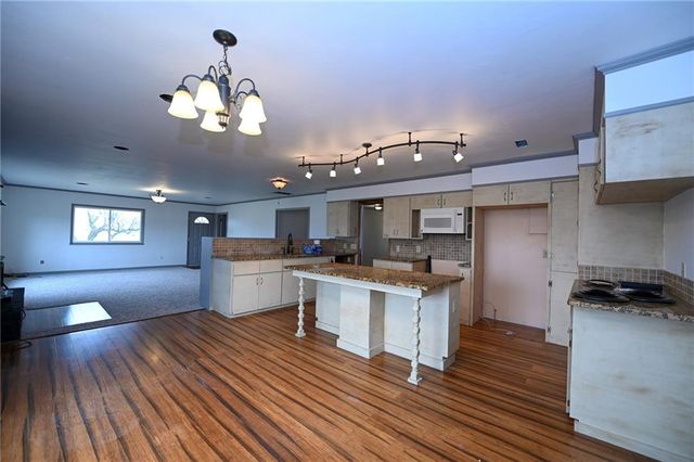 13100 E H Highway, Stockton, MO 65785