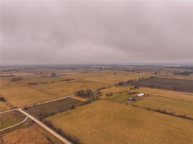 13100 E H Highway, Stockton, MO 65785