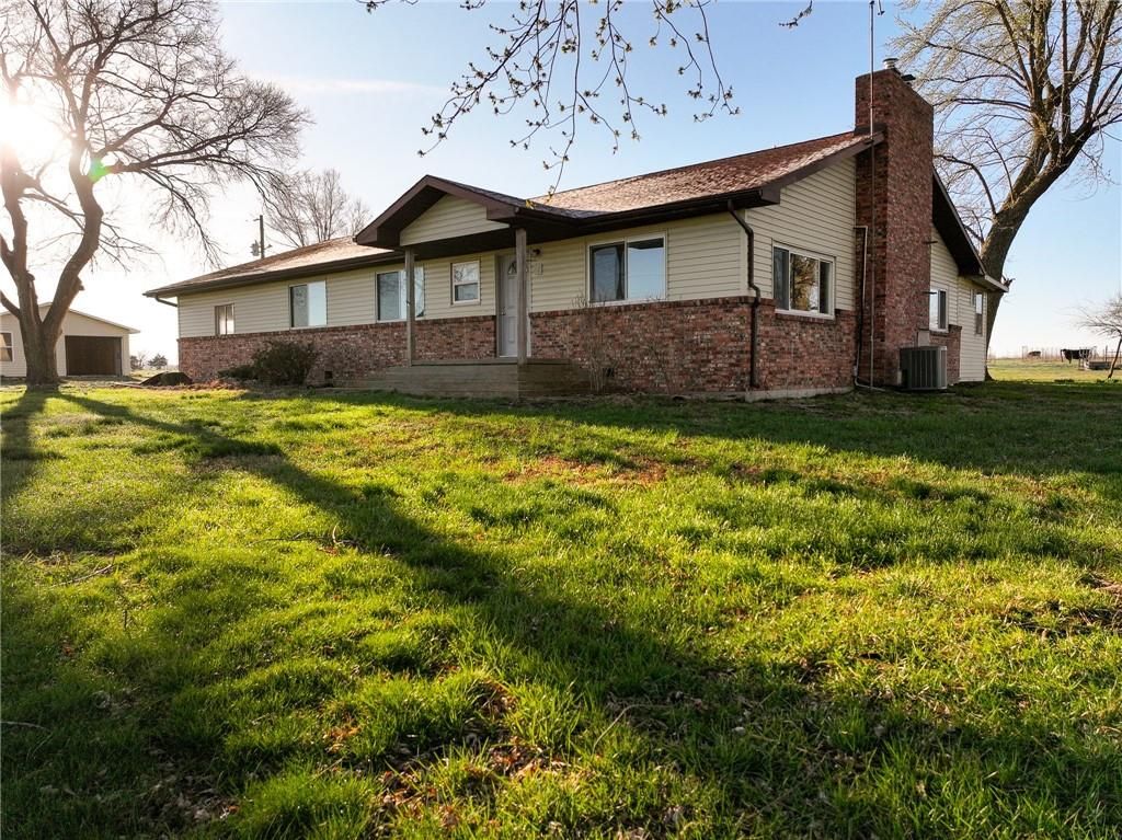 13100 E H Highway, Stockton, MO 65785