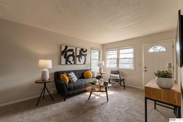 5004 N 33rd Street, Omaha, NE 68111