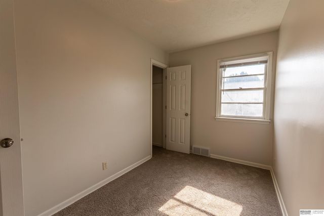 5004 N 33rd Street, Omaha, NE 68111