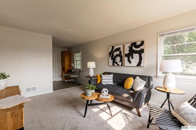 5004 N 33rd Street, Omaha, NE 68111