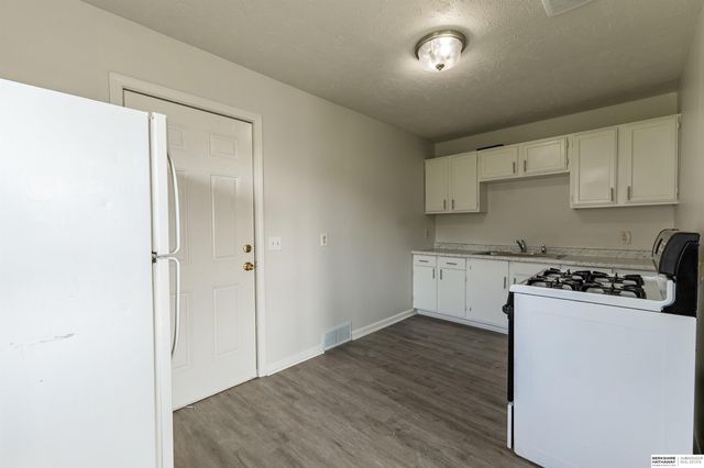 5004 N 33rd Street, Omaha, NE 68111
