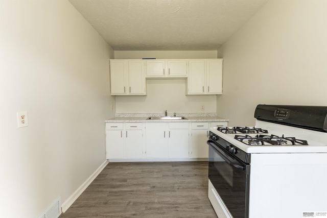 5004 N 33rd Street, Omaha, NE 68111