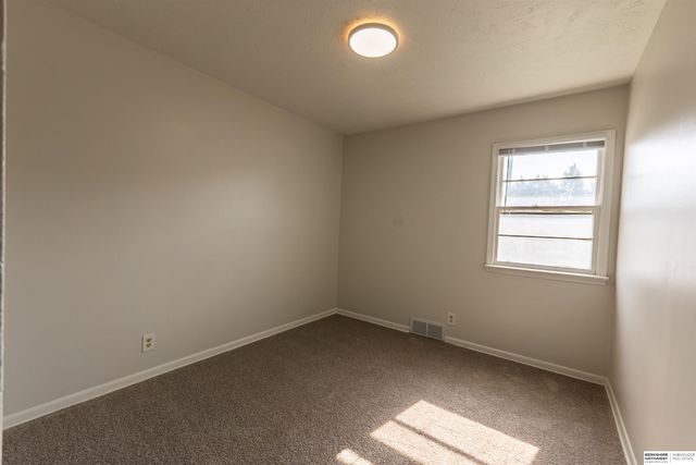 5004 N 33rd Street, Omaha, NE 68111