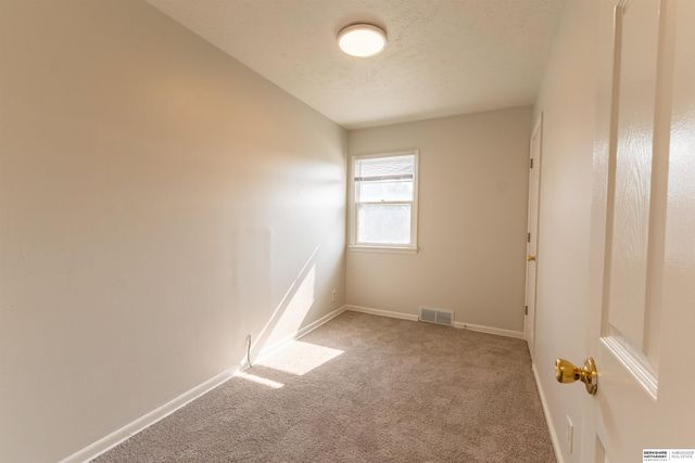5004 N 33rd Street, Omaha, NE 68111