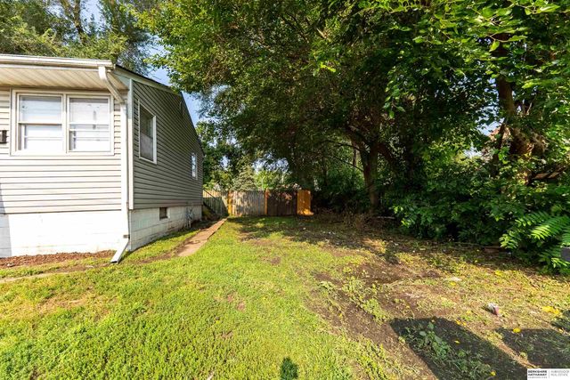 5004 N 33rd Street, Omaha, NE 68111