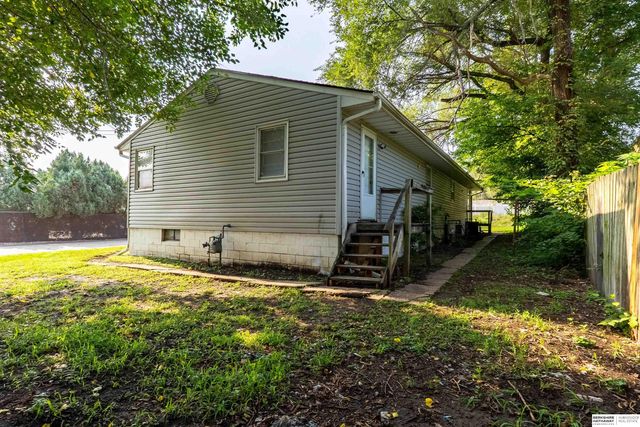 5004 N 33rd Street, Omaha, NE 68111
