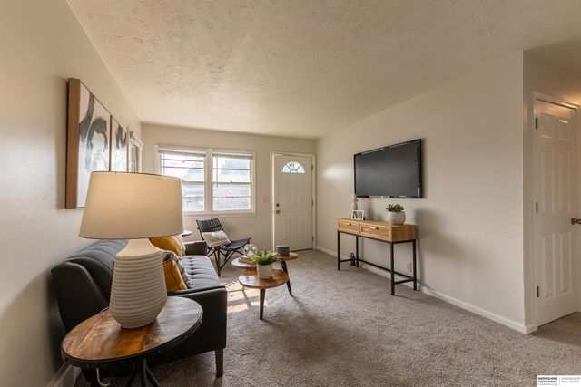 5004 N 33rd Street, Omaha, NE 68111