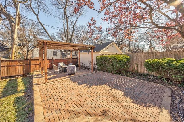 6203 MORNINGSIDE Drive, Kansas City, MO 64113