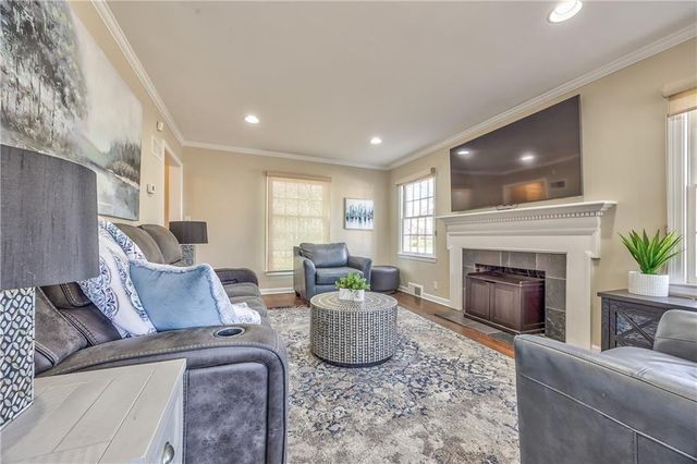 6203 MORNINGSIDE Drive, Kansas City, MO 64113