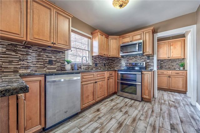 6203 MORNINGSIDE Drive, Kansas City, MO 64113