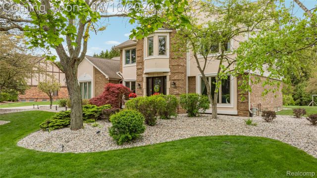 22208 Worcester Drive, Novi, MI 48374