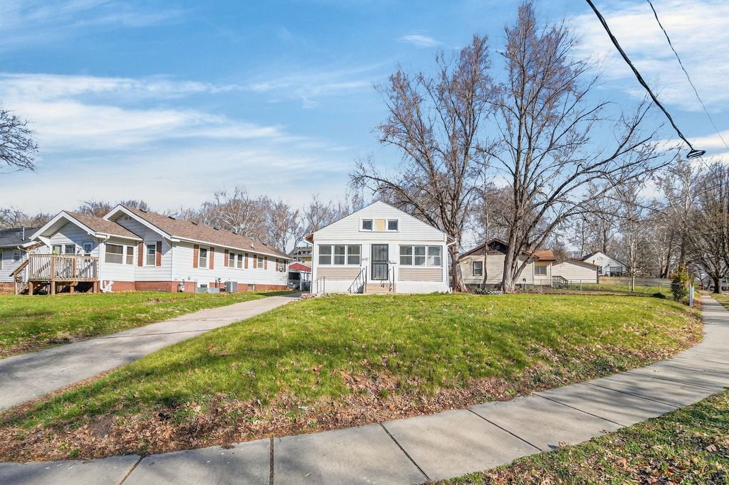 1602 Wilson Avenue, Des Moines, IA 50316