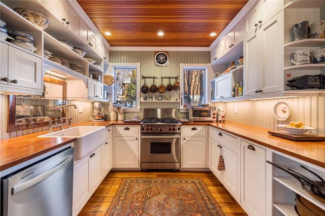 41 Walcott Avenue, Jamestown, RI 02835