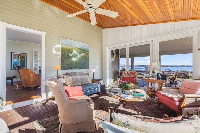 41 Walcott Avenue, Jamestown, RI 02835