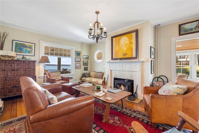 41 Walcott Avenue, Jamestown, RI 02835