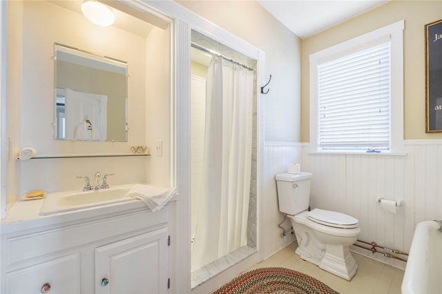 41 Walcott Avenue, Jamestown, RI 02835