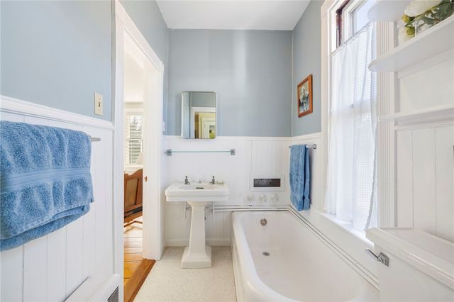 41 Walcott Avenue, Jamestown, RI 02835