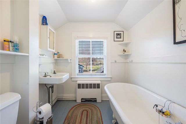 41 Walcott Avenue, Jamestown, RI 02835