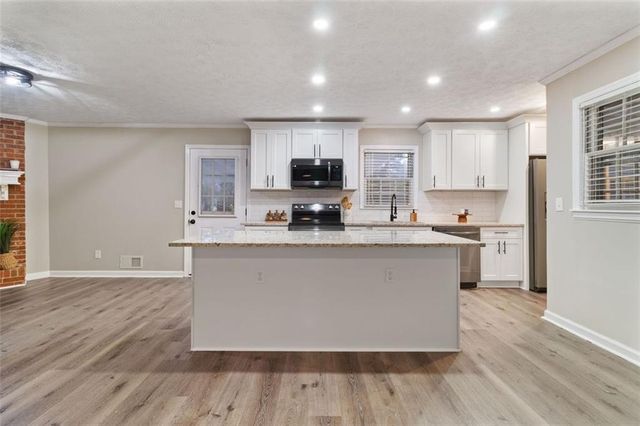 6896 LAURELWOOD Drive, Douglasville, GA 30135