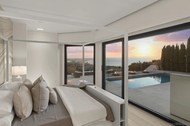 5811 Box Canyon Rd, La Jolla, CA 92037