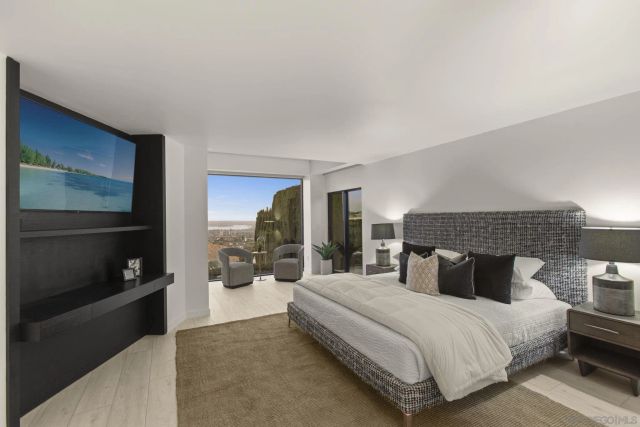 5811 Box Canyon Rd, La Jolla, CA 92037